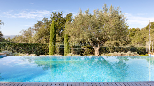 Señorial villa en Pals con extenso jardín y piscina