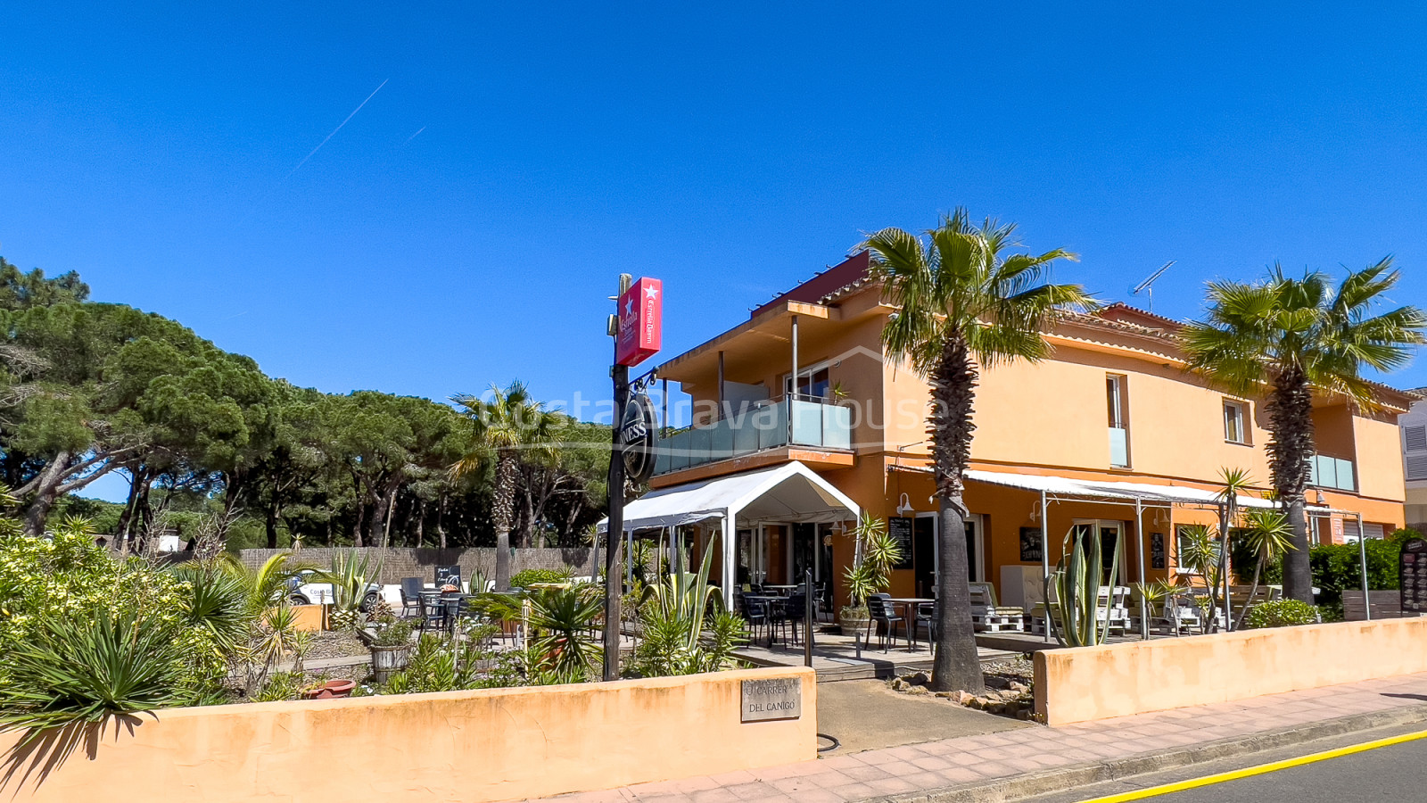 Aparthotel with 6 apartments for sale on the beach of Pals