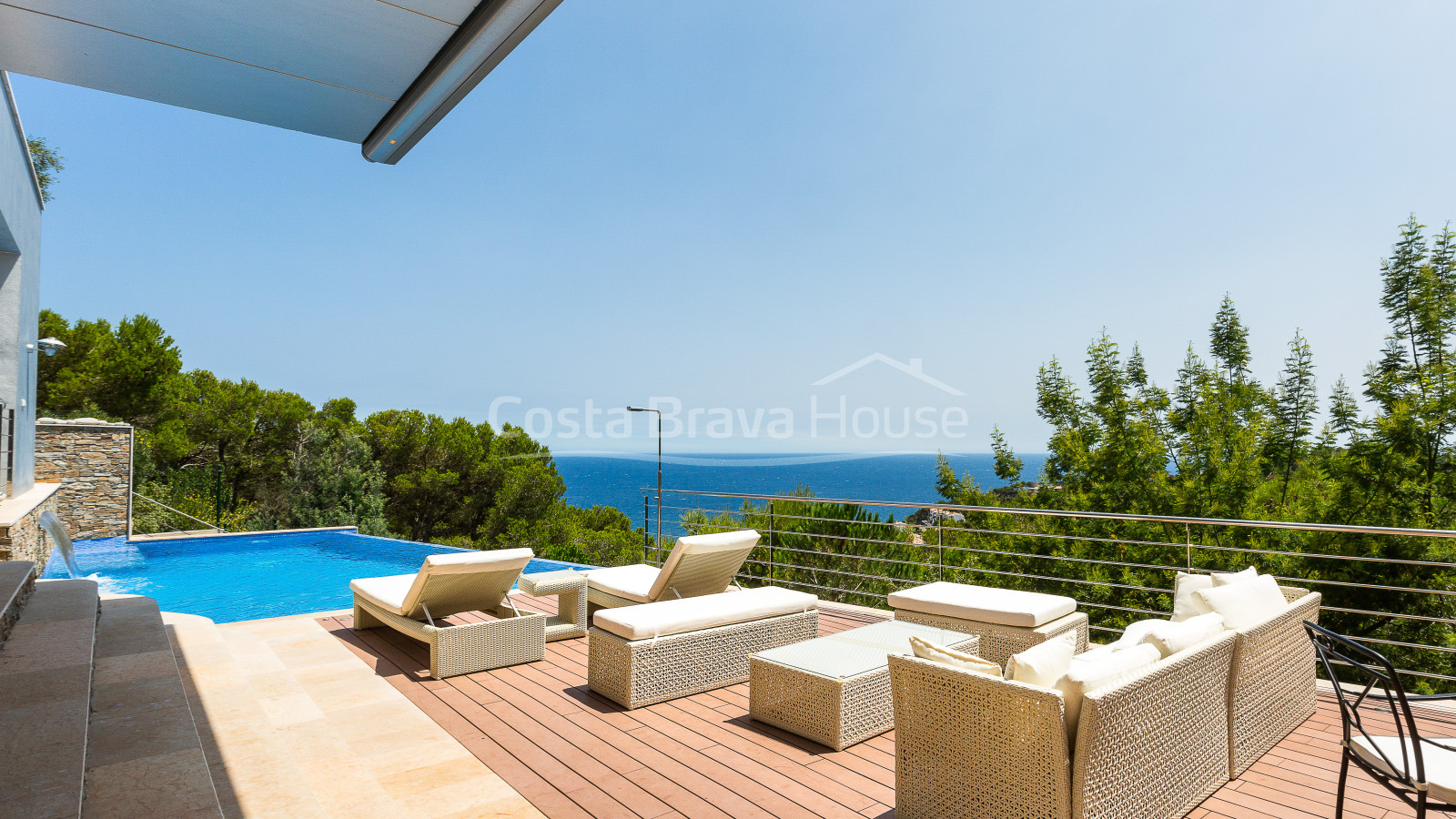 Modern luxury villa with sea views and pool for sale in Tamariu