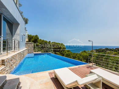 Modern luxury villa with sea views and pool for sale in Tamariu