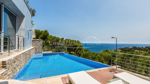 Modern luxury villa with sea views and pool for sale in Tamariu