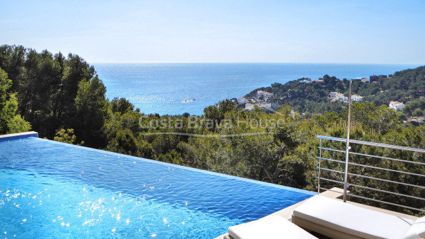 Modern luxury villa with sea views and pool for sale in Tamariu