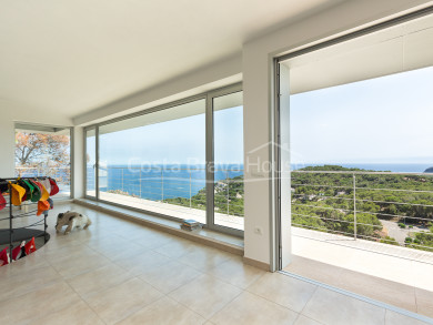 Modern luxury villa with sea views and pool for sale in Tamariu