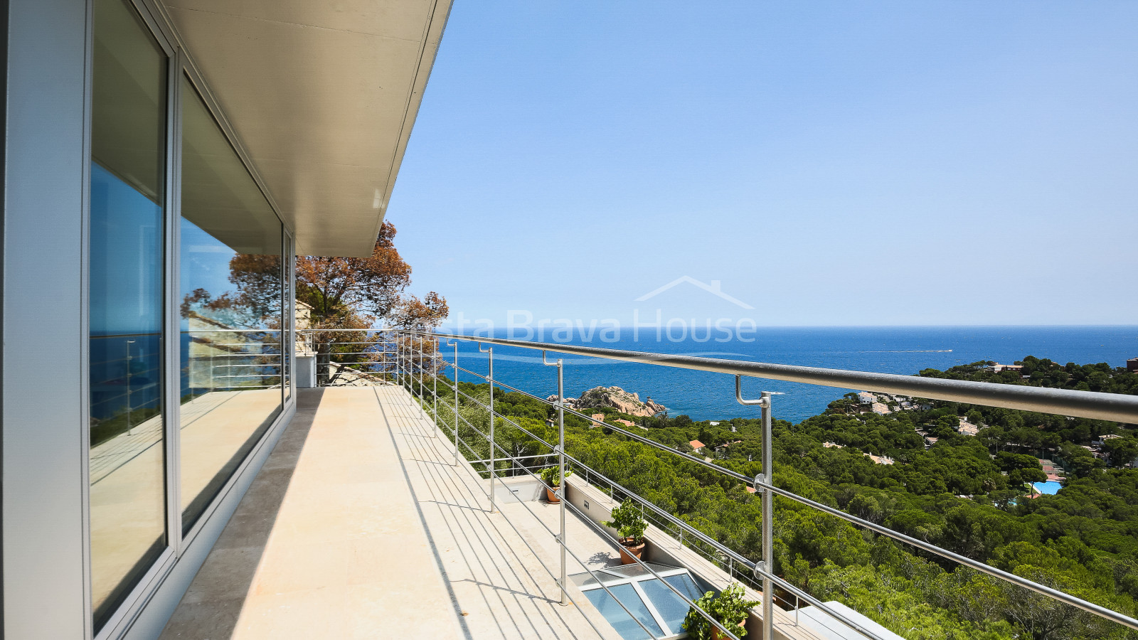Modern luxury villa with sea views and pool for sale in Tamariu