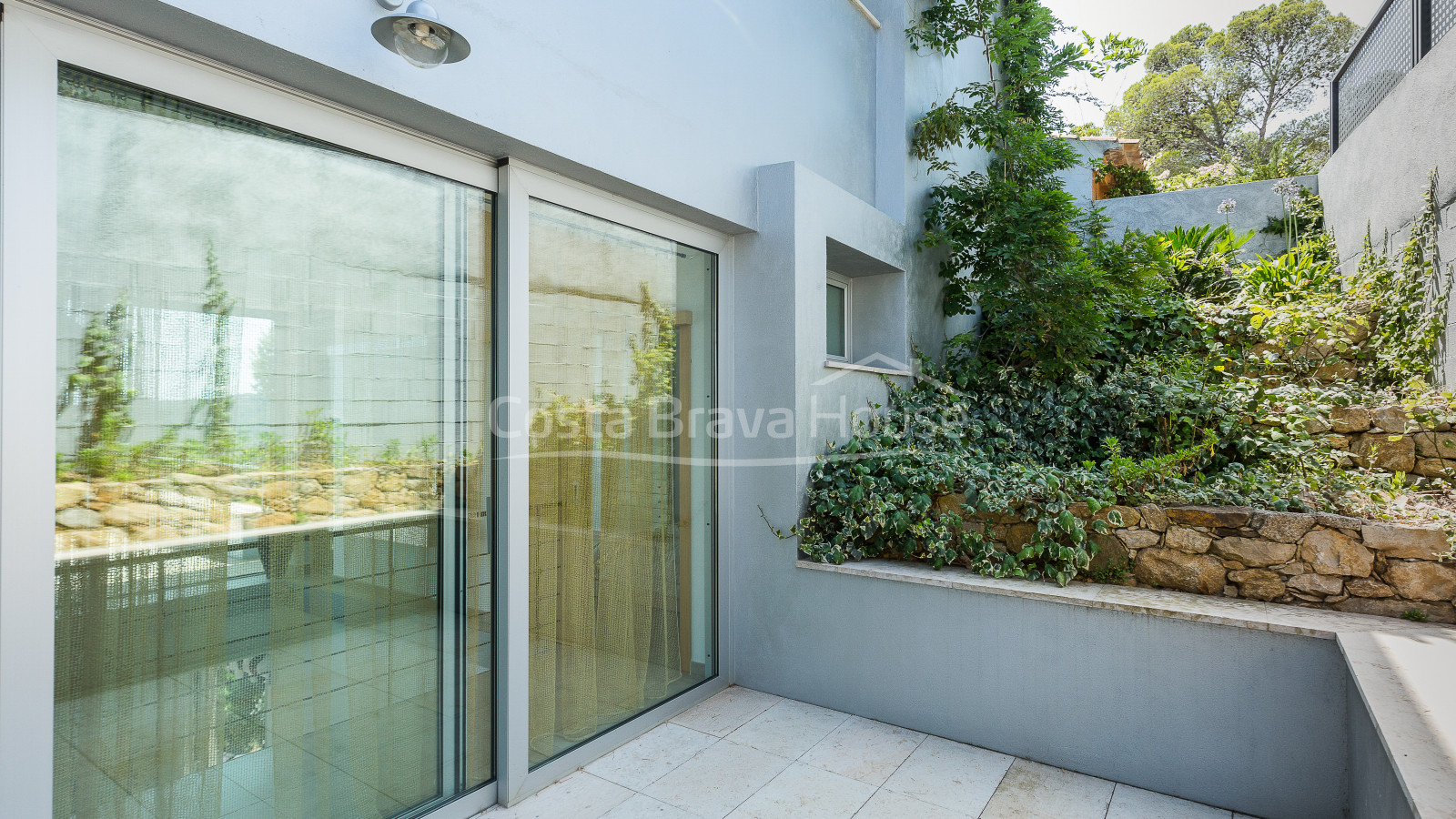 Moderne villa de luxe avec vue mer et piscine à vendre à Tamariu