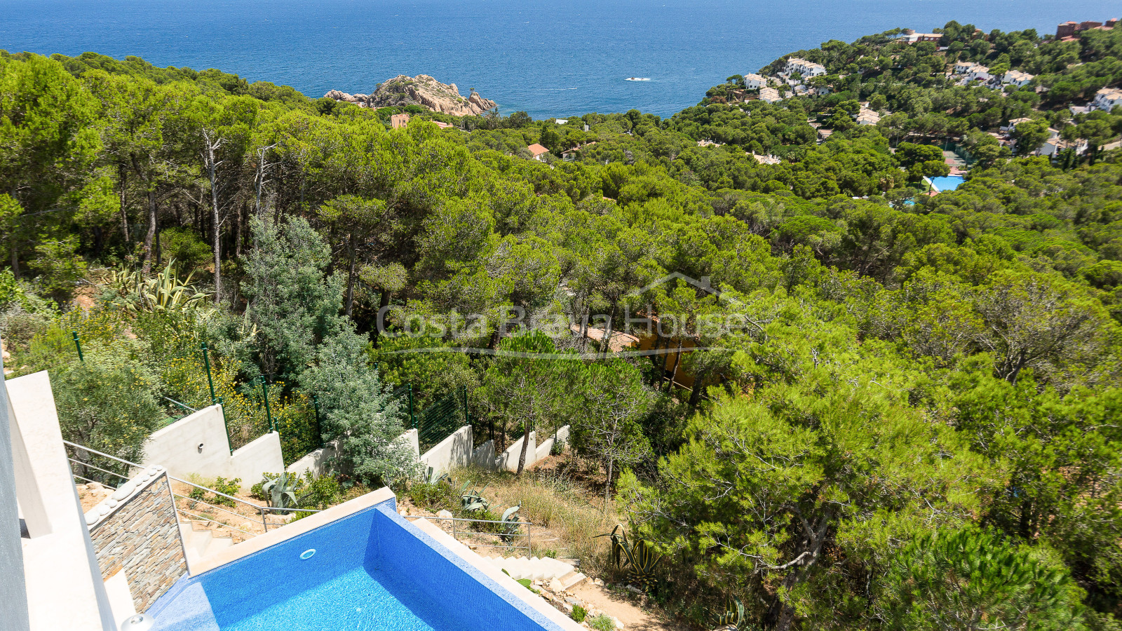 Modern luxury villa with sea views and pool for sale in Tamariu