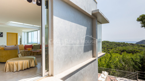 Modern luxury villa with sea views and pool for sale in Tamariu