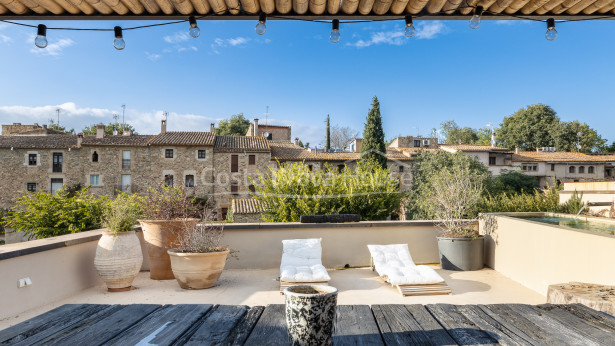 Casa de pueblo reformada con gusto exquisito en Monells, Baix Empordà