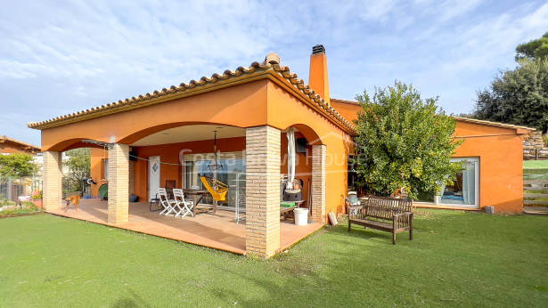 Casa con jardín en venta en la urbanización Residencial Begur