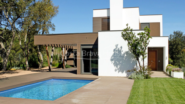 Modern luxury house with garden and pool in Calella Palafrugell