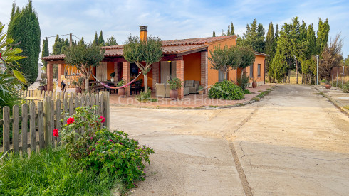 Finca con mucho terreno, 2 casas y caballerizas en Vulpellac