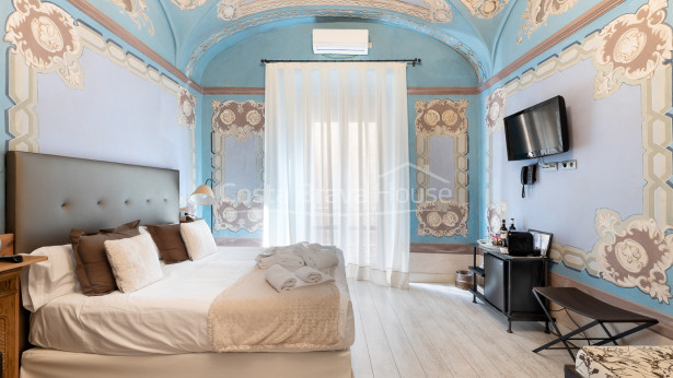 Hotel boutique en mansió indiana reformada al centre de Begur