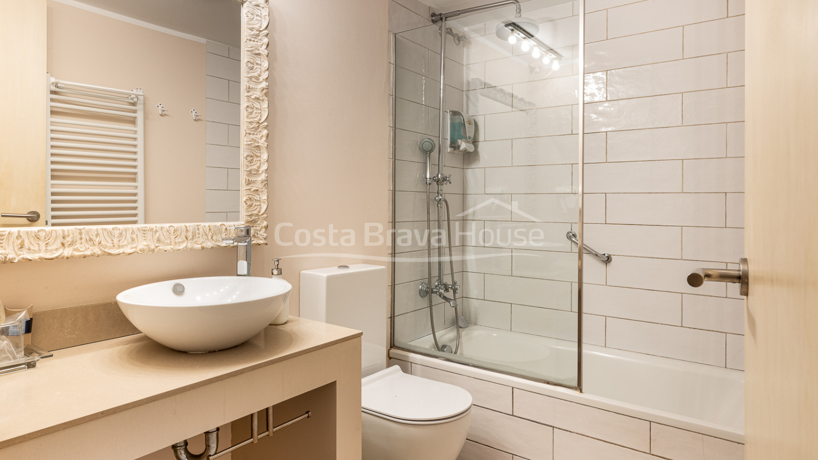 Boutique hotel in refurbished Indian mansion in the centre of Begur