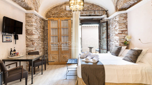 Boutique hotel in refurbished Indian mansion in the centre of Begur