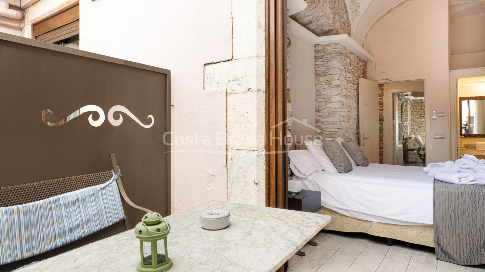 Boutique hotel in refurbished Indian mansion in the centre of Begur