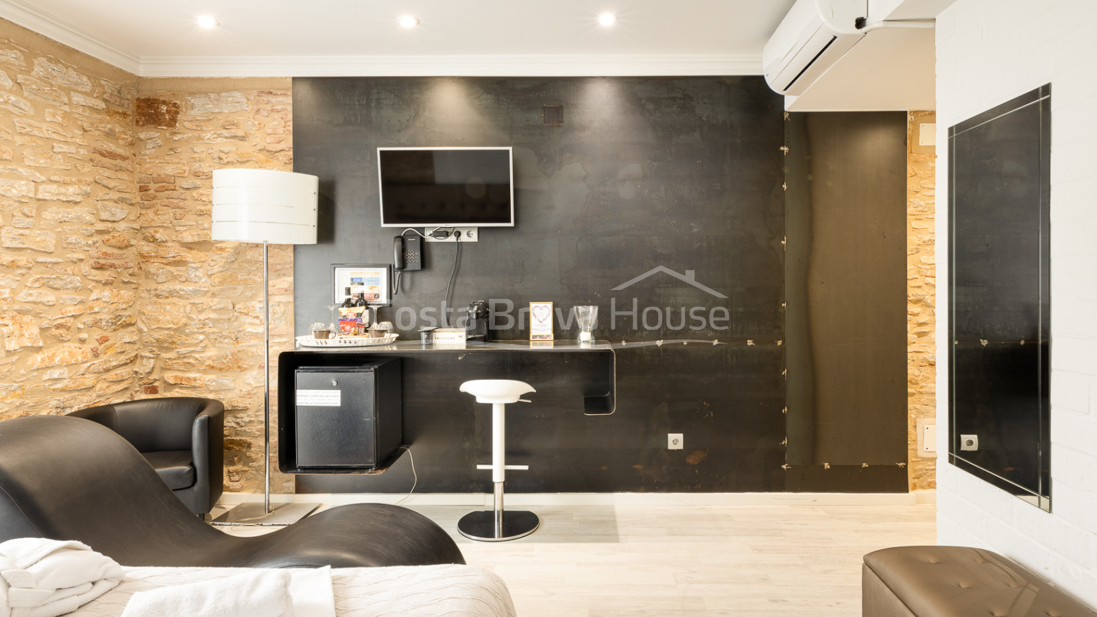 Boutique hotel in refurbished Indian mansion in the centre of Begur