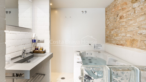 Hotel boutique en mansió indiana reformada al centre de Begur