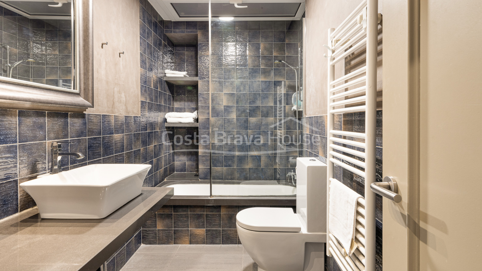 Boutique hotel in refurbished Indian mansion in the centre of Begur