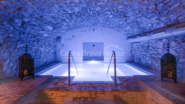 Boutique hotel in refurbished Indian mansion in the centre of Begur