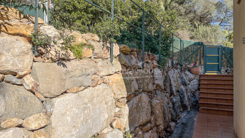 Casa reformada en Begur Sa Riera, a 500 m de la playa