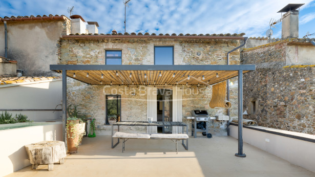 Casa de pueblo reformada con gusto exquisito en Monells, Baix Empordà