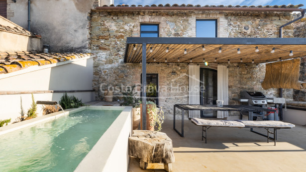 Casa de pueblo reformada con gusto exquisito en Monells, Baix Empordà