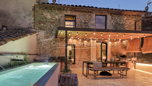 Casa de pueblo reformada con gusto exquisito en Monells, Baix Empordà