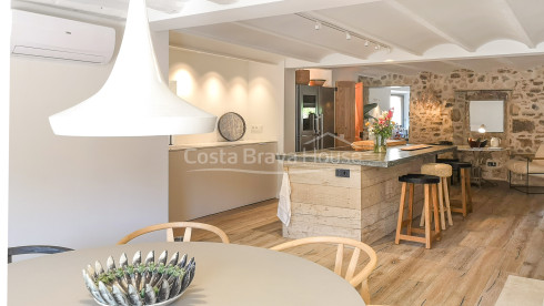 Casa de pueblo reformada con gusto exquisito en Monells, Baix Empordà