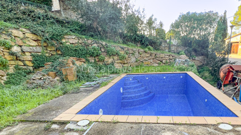 Casa per reformar amb jardí i piscina a Residencial Begur
