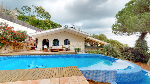 Casa amb increïbles vistes al mar i piscina a Sant Feliu Guíxols