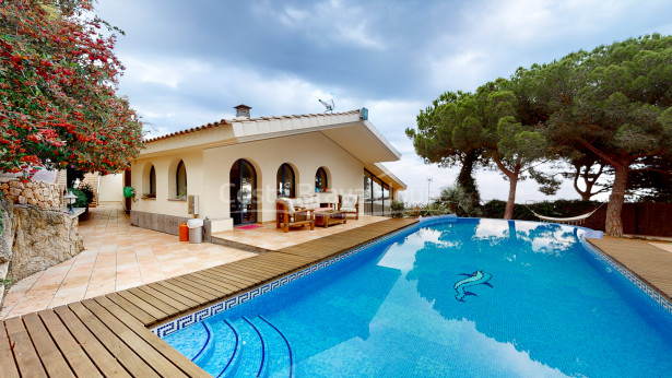 Casa con increíbles vistas al mar y piscina en Sant Feliu Guíxols