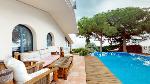 Casa con increíbles vistas al mar y piscina en Sant Feliu Guíxols