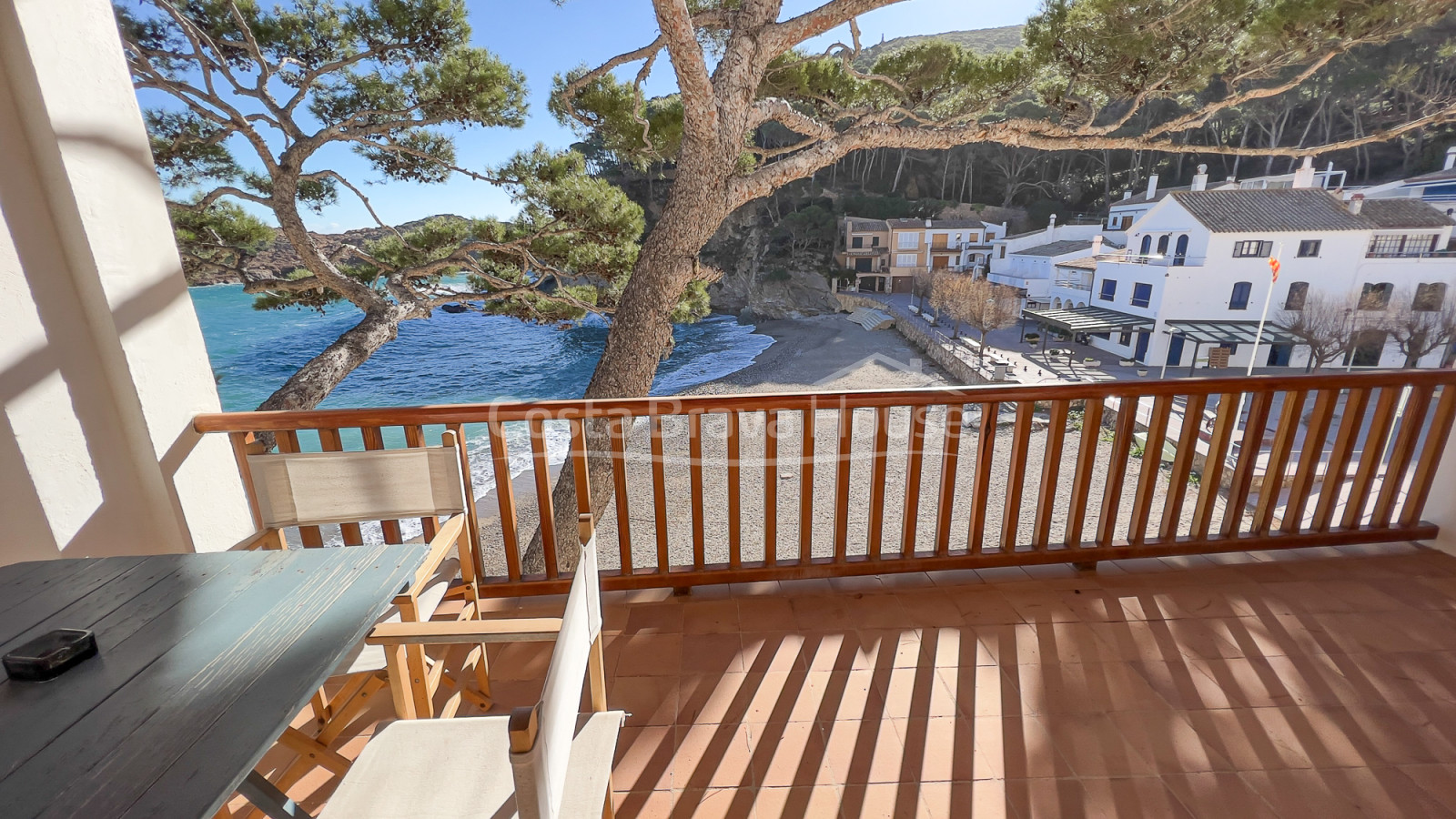 Exclusive seafront villa for sale in Sa Tuna (Begur) with hangar-boat just on the beach.