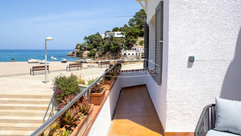 Propriété à première ligne de plage à vendre à Sa Riera, Begur