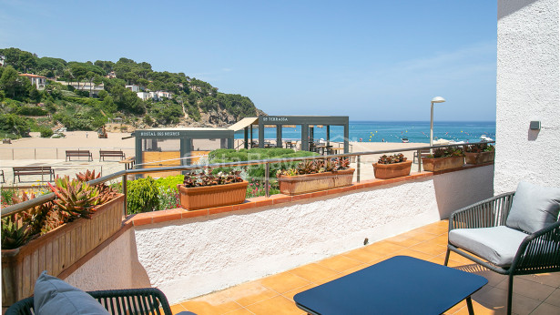 Propietat única a primera línia de platja en venda Sa Riera, Begur