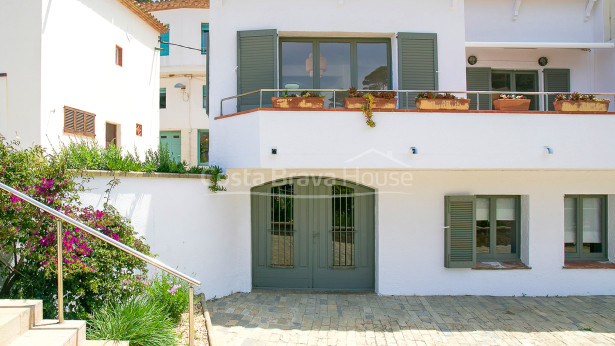 Propietat única a primera línia de platja en venda Sa Riera, Begur