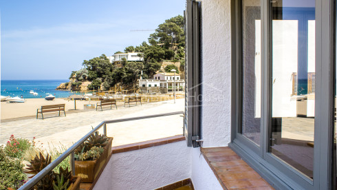 Propietat única a primera línia de platja en venda Sa Riera, Begur