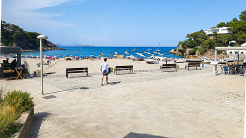 Propietat única a primera línia de platja en venda Sa Riera, Begur