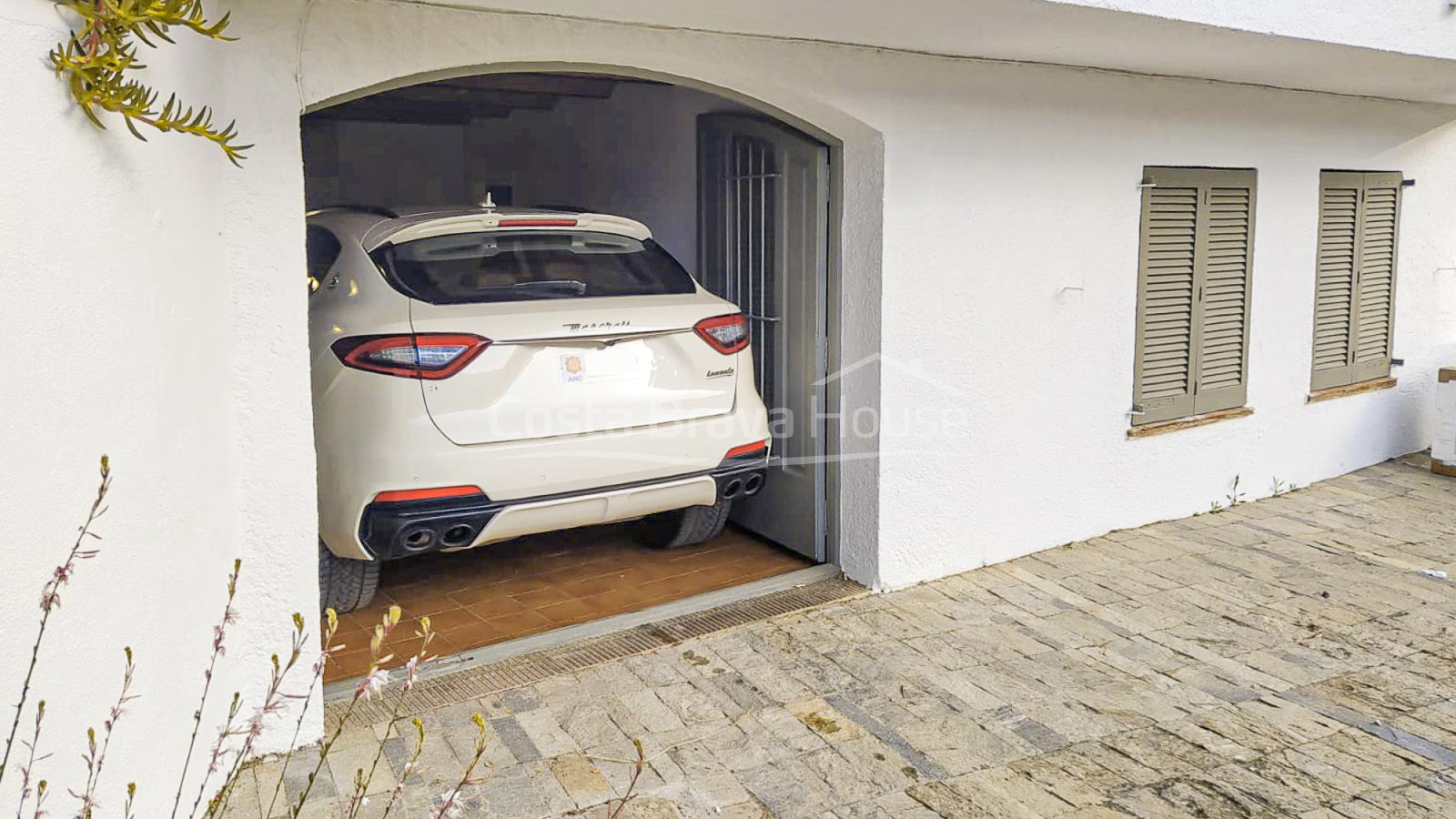 Propietat única a primera línia de platja en venda Sa Riera, Begur