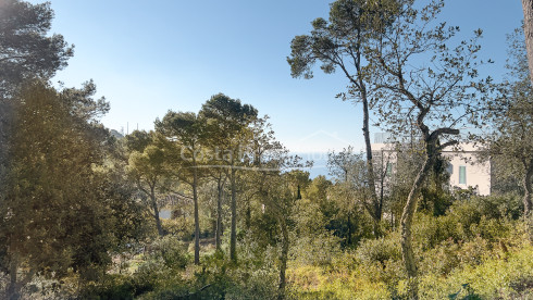 Terrain à vendre à Llafranc avec vue sur la mer et orientation est