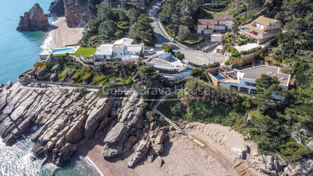 Exclusiva vila de luxe a prop de la platja, entre Begur i Pals, amb increïbles vistes al mar