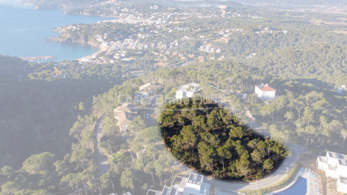 Terrain à vendre à Llafranc avec vue sur la mer et orientation est