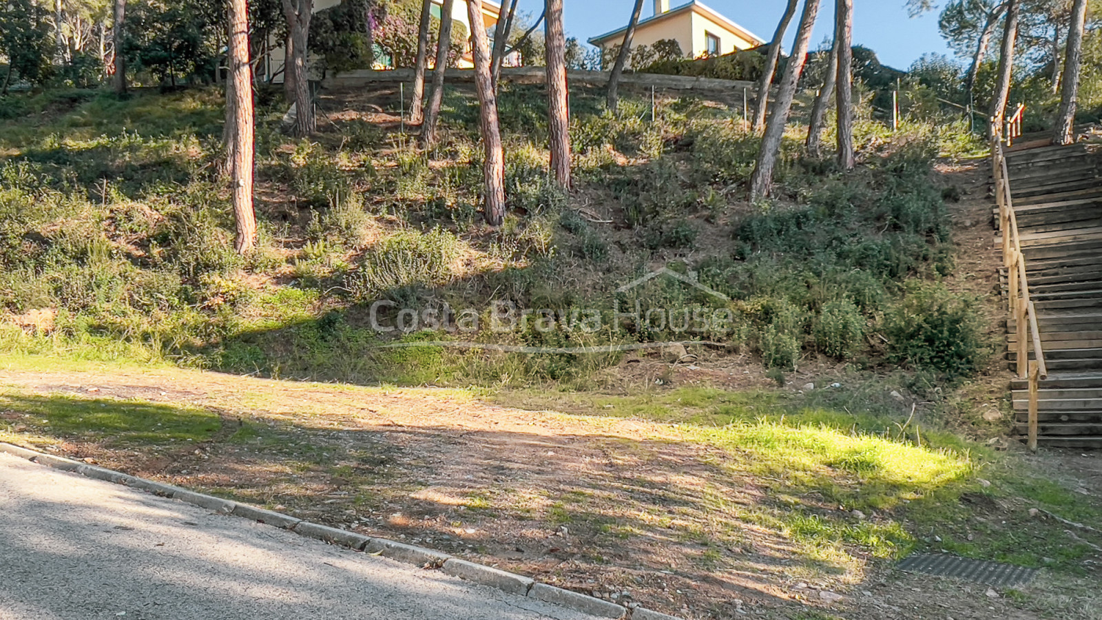 Terreny en venda a Tamariu a 5 minuts a peu de la platja