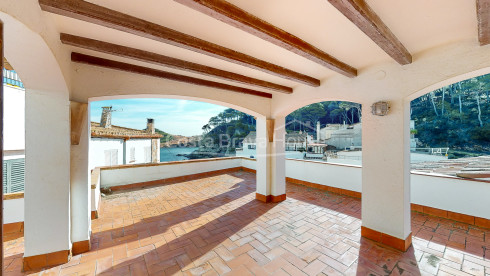 Casa en venta en Sa Tuna (Begur) a unos pasos de la playa, con impresionantes vistas al mar