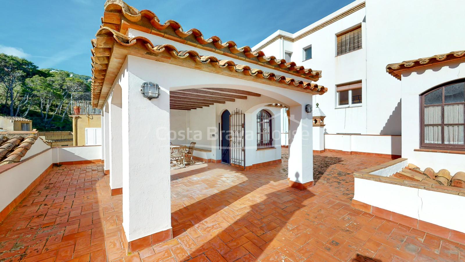 House for sale in Sa Tuna (Begur) a few steps from the beach, with stunning sea views