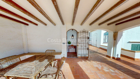 Casa en venta en Sa Tuna (Begur) a unos pasos de la playa, con impresionantes vistas al mar