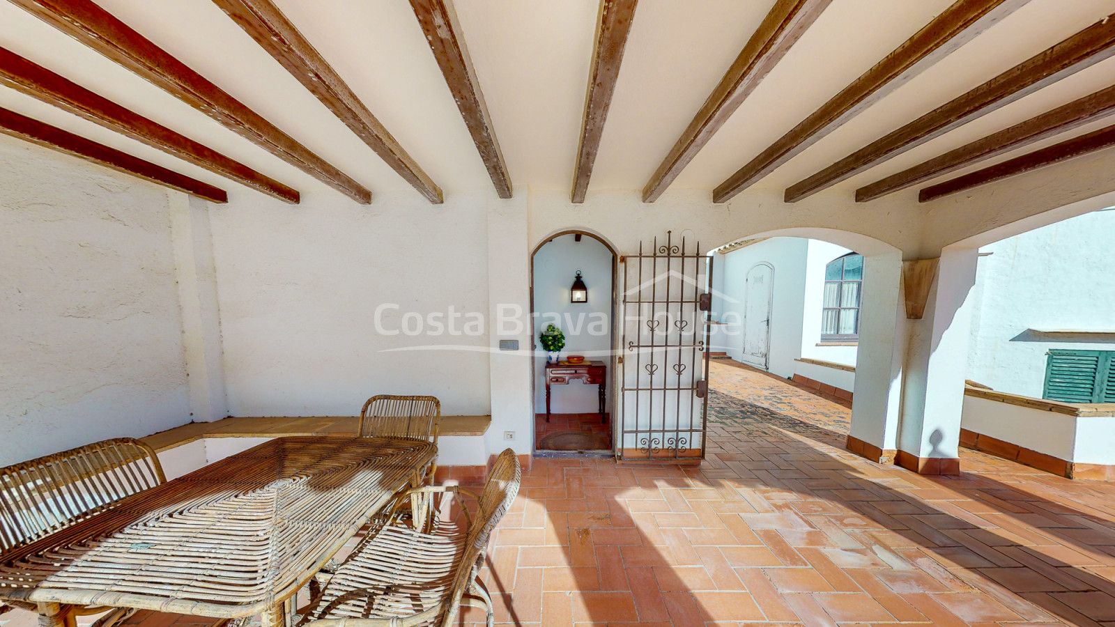 House for sale in Sa Tuna (Begur) a few steps from the beach, with stunning sea views