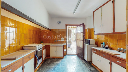 Casa en venta en Sa Tuna (Begur) a unos pasos de la playa, con impresionantes vistas al mar