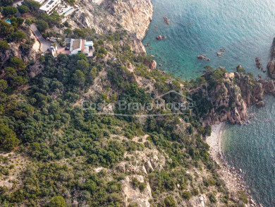 Plot for sale in Punta Brava ideal for building a luxury villa or complex of houses with sea views.