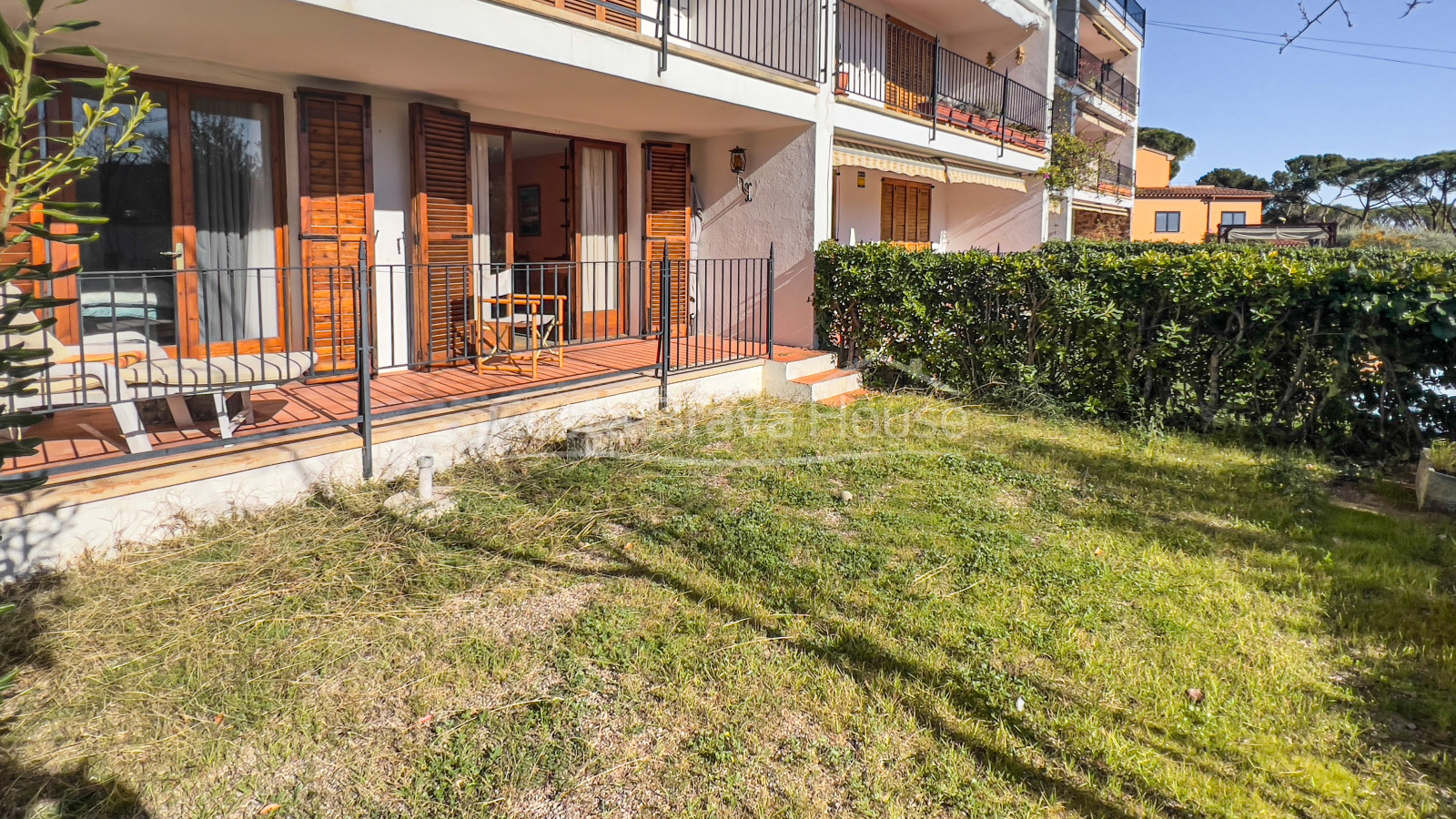 Apartment with terrace and garden for sale in Calella Palafrugell